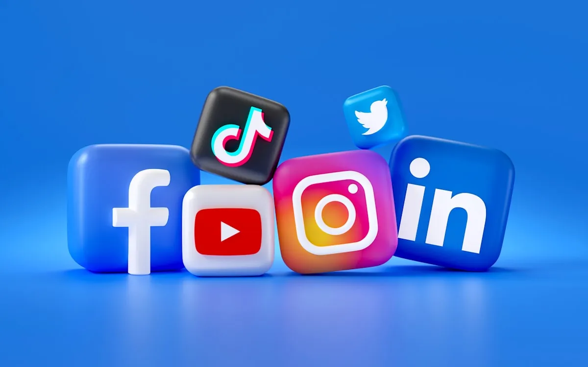 Illustration for “The Comparison Trap: How Social Media Makes You Feel Poor, Ugly, and Behind”