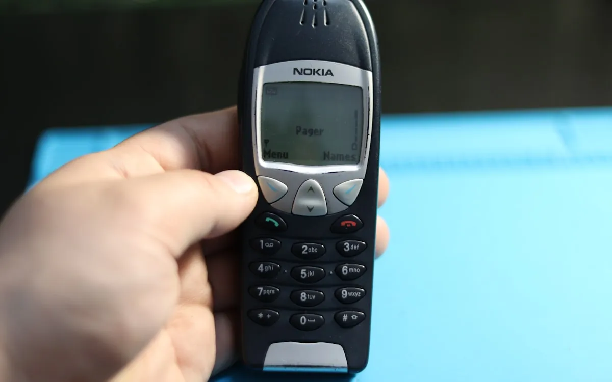 Illustration for “I Replaced My Smartphone with a Dumb Phone for Two Weeks”